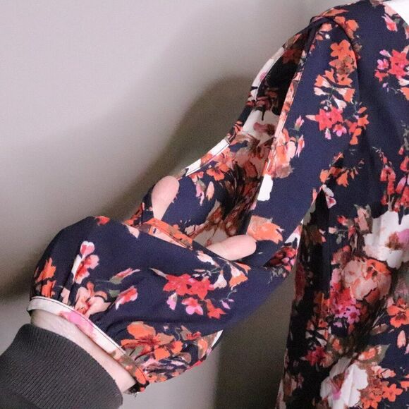 Lulu's | Floral Shift Dress Small Long Sleeve V Neck - Picture 5 of 8